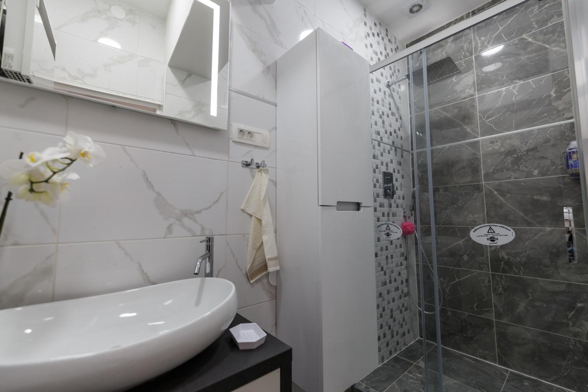 Apartman Royal 斯拉沃尼亚布罗德 外观 照片