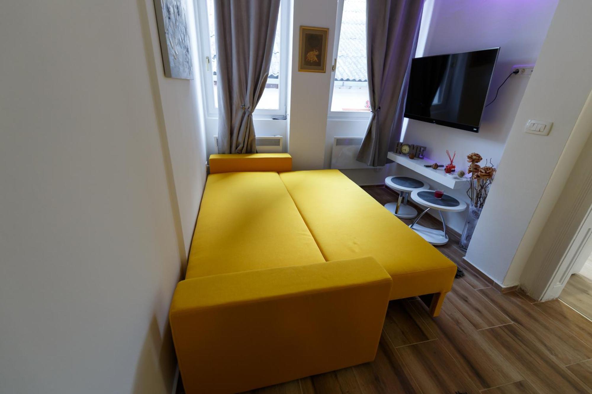 Apartman Royal 斯拉沃尼亚布罗德 外观 照片