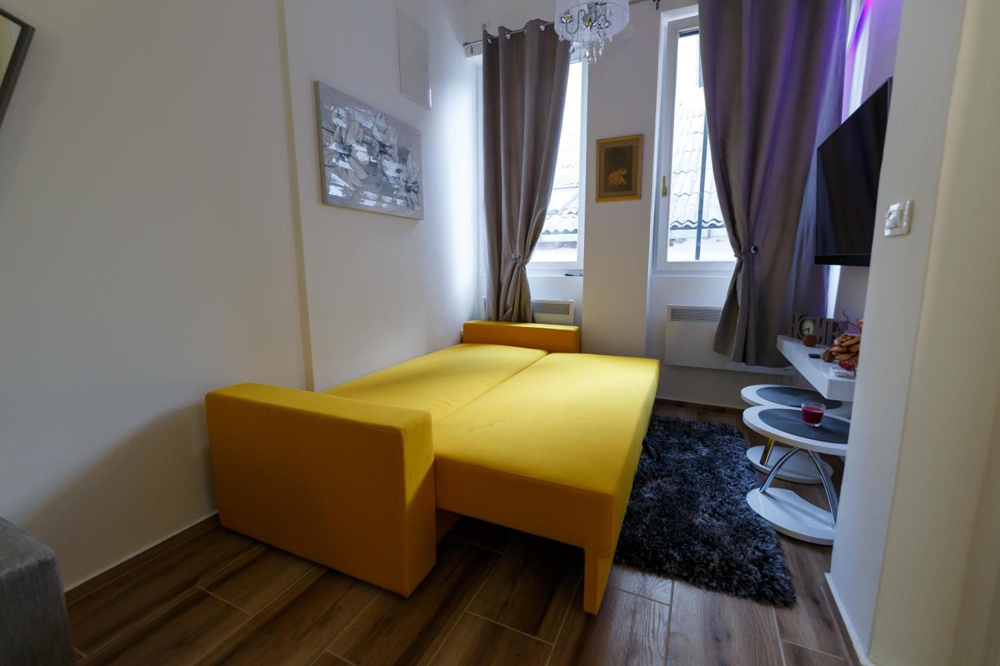 Apartman Royal 斯拉沃尼亚布罗德 外观 照片